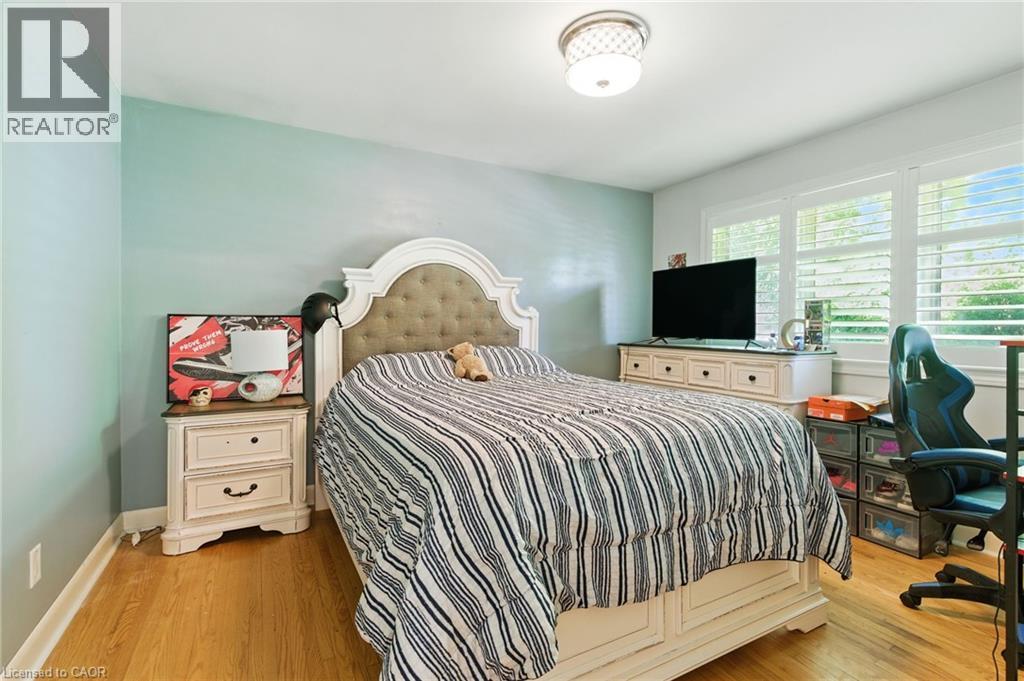 2224 Ghent Avenue, Burlington, ON - Indoor Photo Showing Bedroom