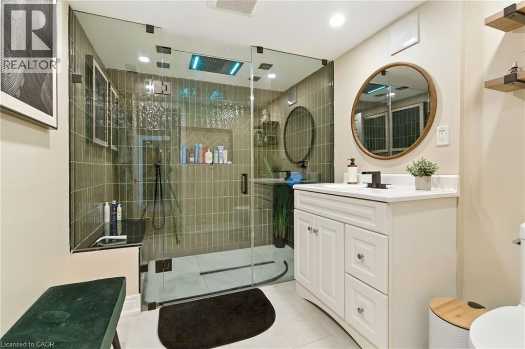 2224 Ghent Avenue, Burlington, ON - Indoor Photo Showing Bathroom