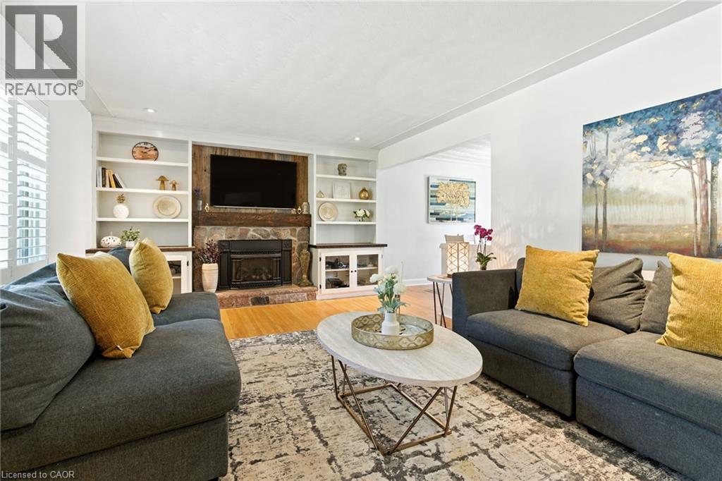2224 Ghent Avenue, Burlington, ON - Indoor Photo Showing Living Room With Fireplace