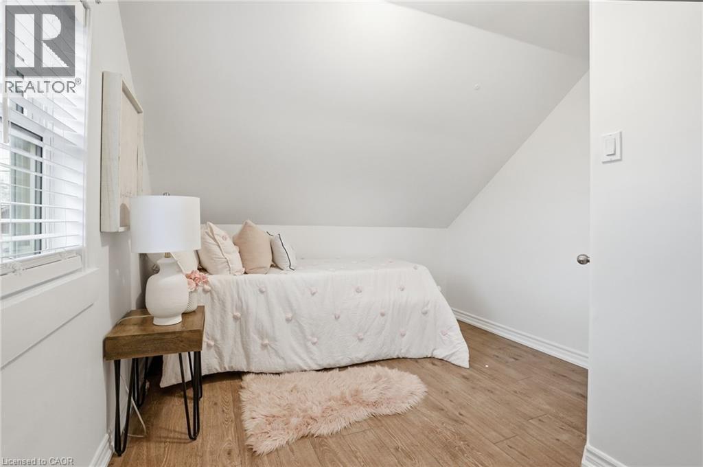 190 Mead Avenue, Hamilton, ON - Indoor Photo Showing Other Room