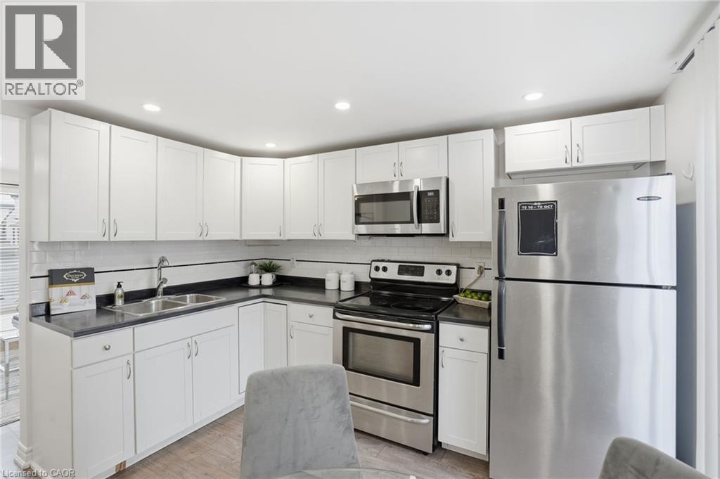 190 Mead Avenue, Hamilton, ON - Indoor Photo Showing Kitchen With Stainless Steel Kitchen With Double Sink