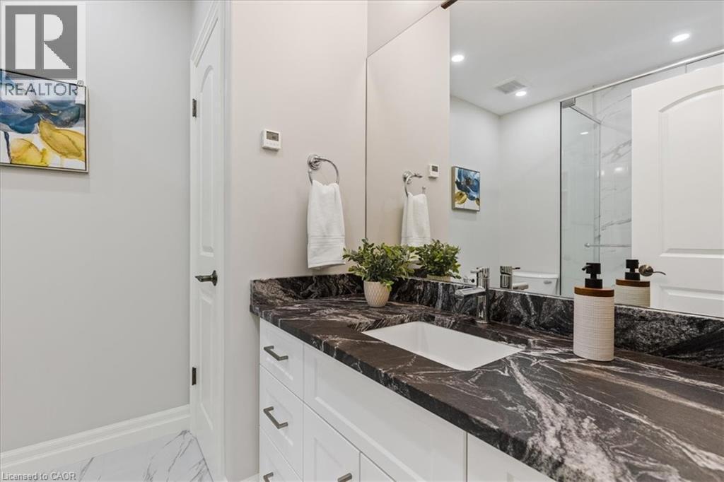 237 River Birch Street, Kitchener, ON - Indoor Photo Showing Bathroom