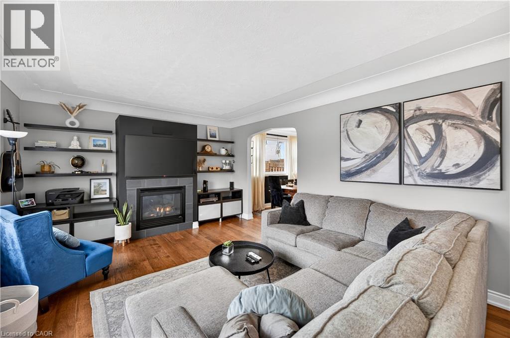 100 Ferndale Avenue, Hamilton, ON - Indoor Photo Showing Living Room With Fireplace