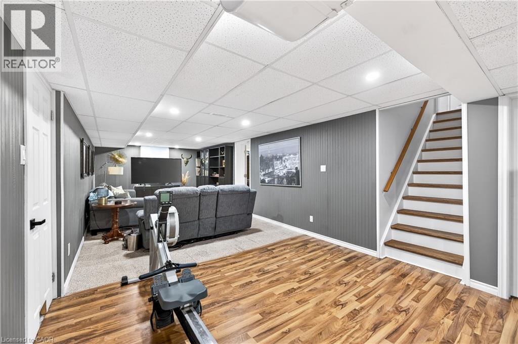 100 Ferndale Avenue, Hamilton, ON - Indoor