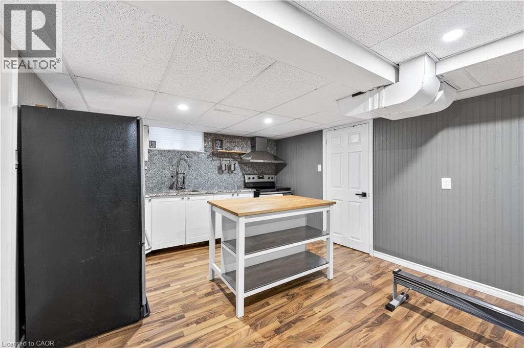 100 Ferndale Avenue, Hamilton, ON - Indoor