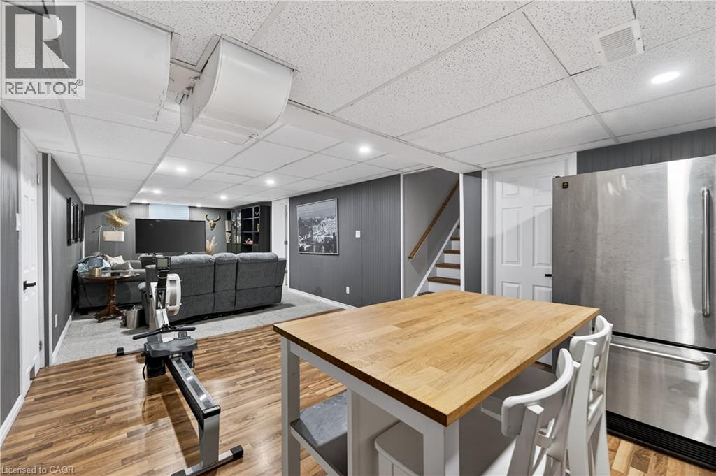 100 Ferndale Avenue, Hamilton, ON - Indoor