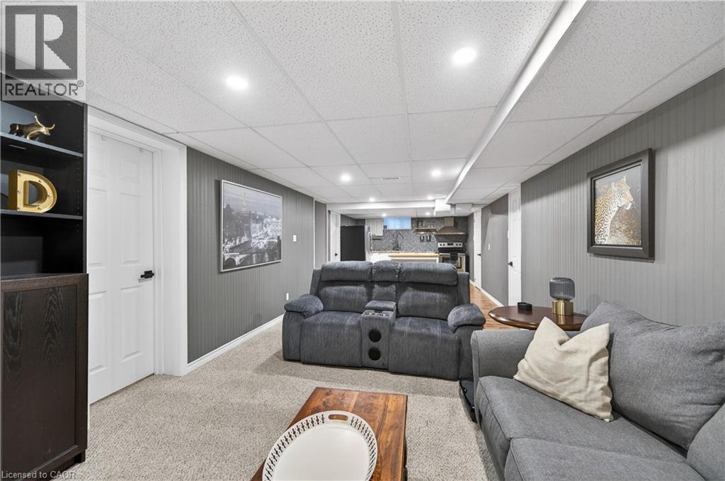 100 Ferndale Avenue, Hamilton, ON - Indoor