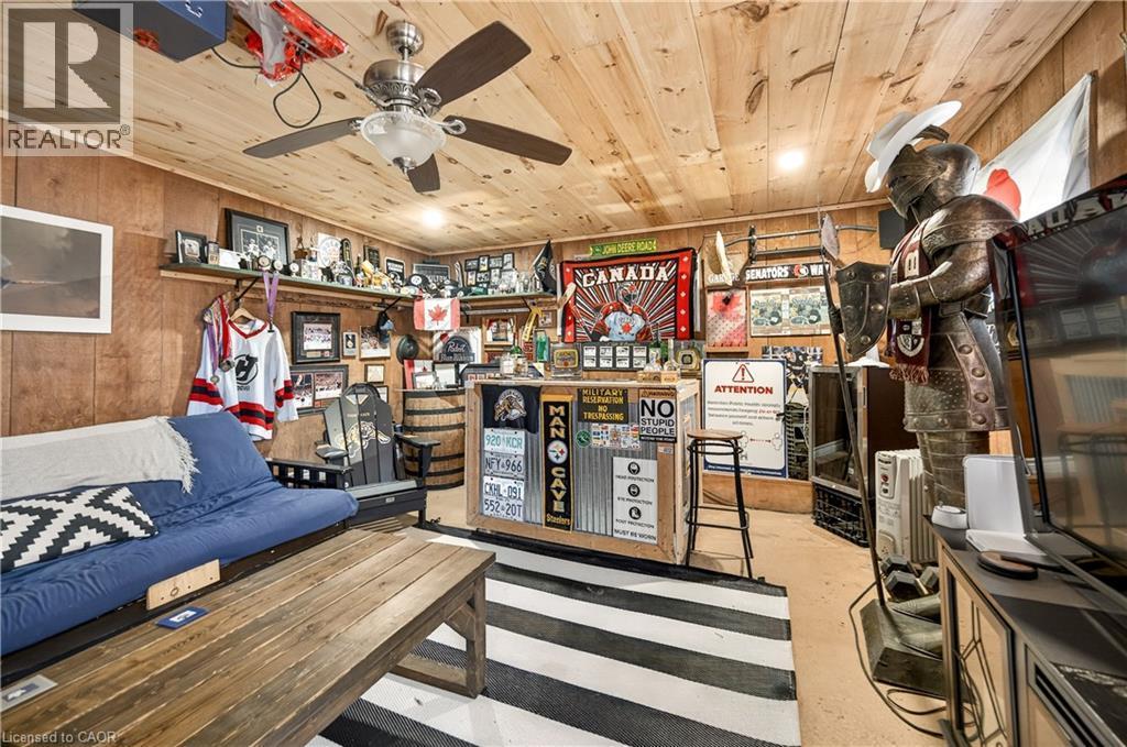 100 Ferndale Avenue, Hamilton, ON - Indoor Photo Showing Other Room