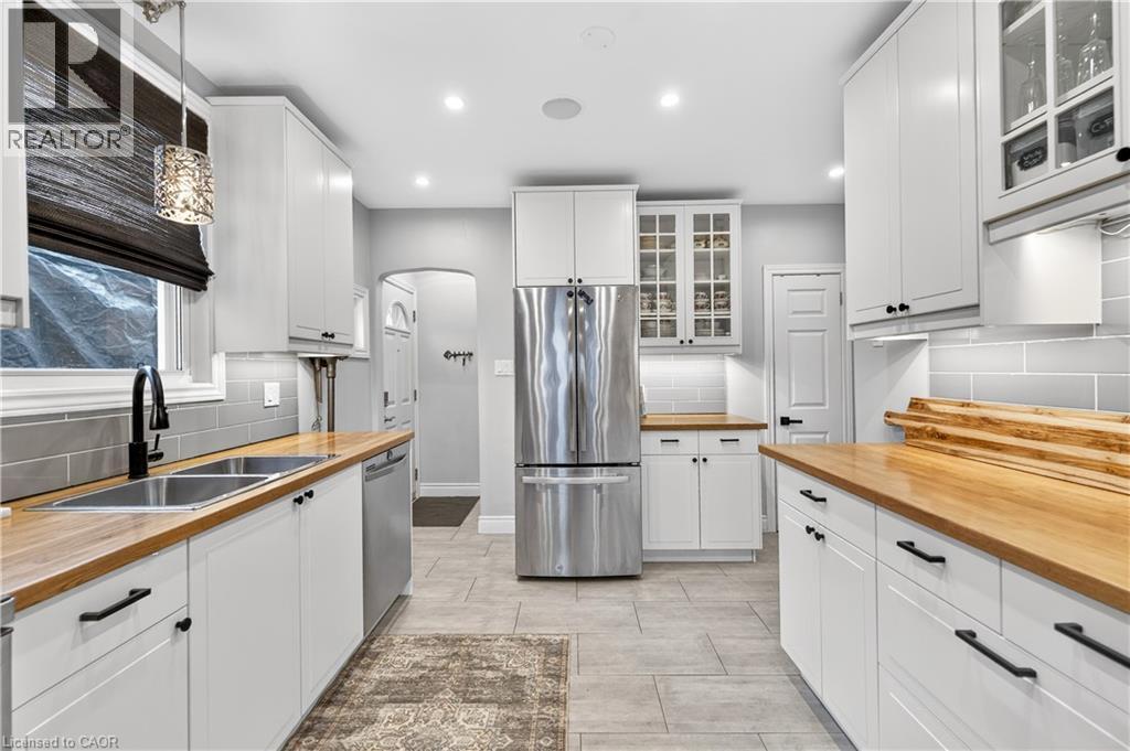 100 Ferndale Avenue, Hamilton, ON - Indoor Photo Showing Kitchen With Double Sink