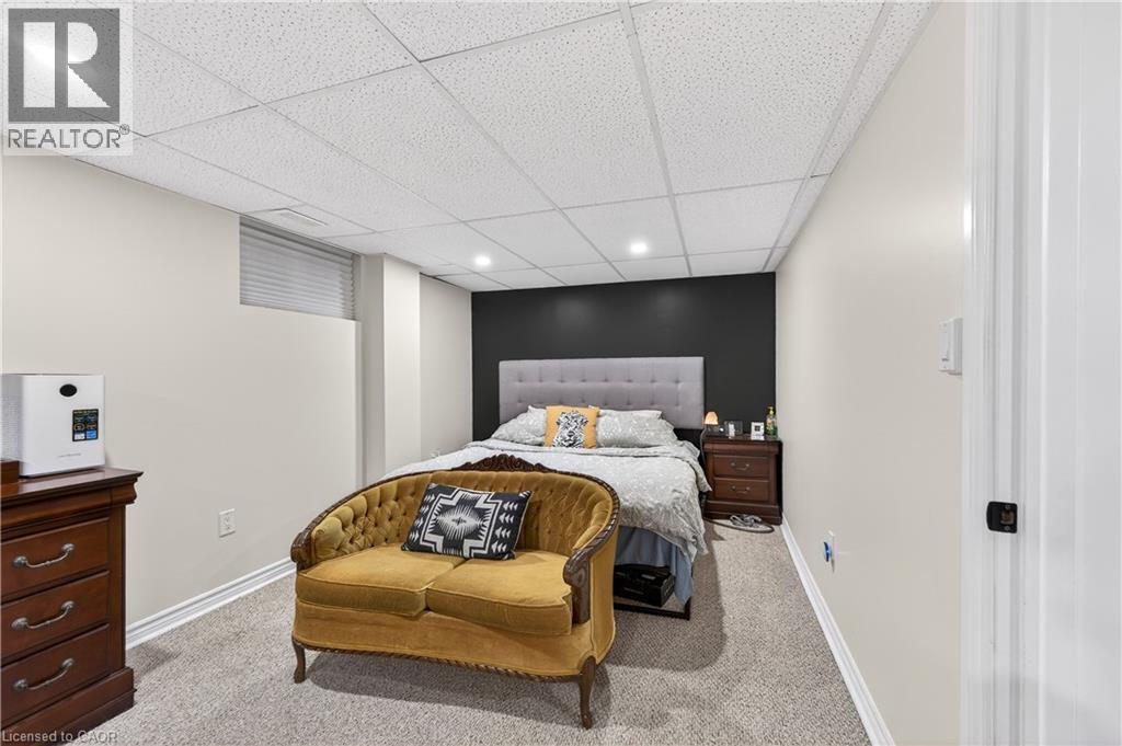 100 Ferndale Avenue, Hamilton, ON - Indoor Photo Showing Bedroom