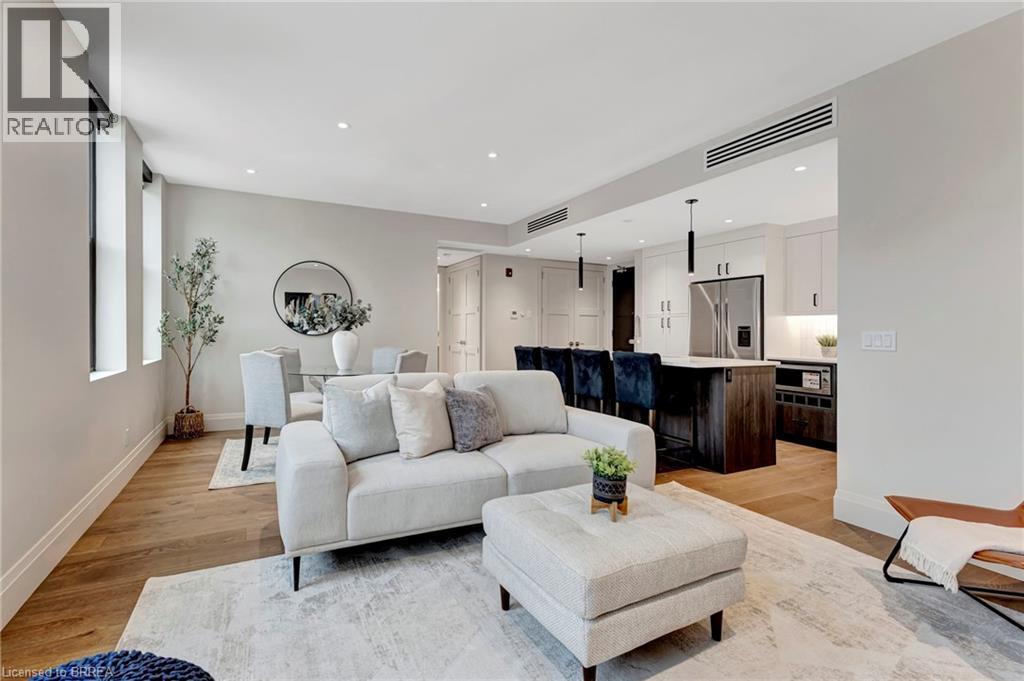 7 Grand River Street N Unit# 202, Paris, ON - Indoor Photo Showing Living Room