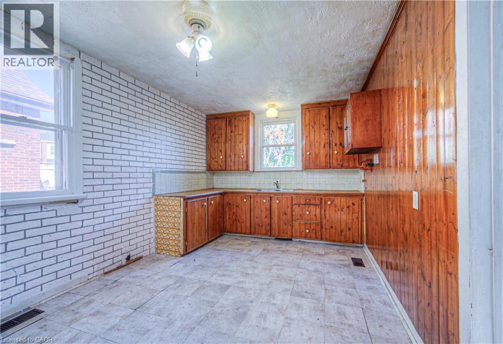 knotty pine cabinets - 20 Beatty Avenue, Hamilton, ON - Indoor