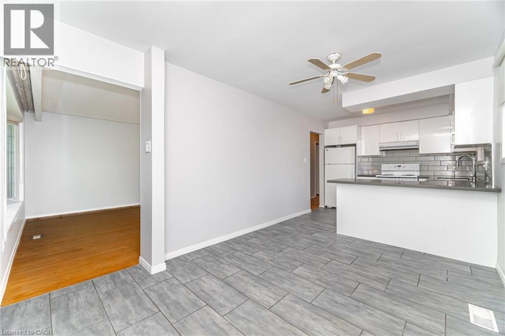 7 Maitland Avenue, Hamilton, ON - Indoor Photo Showing Kitchen