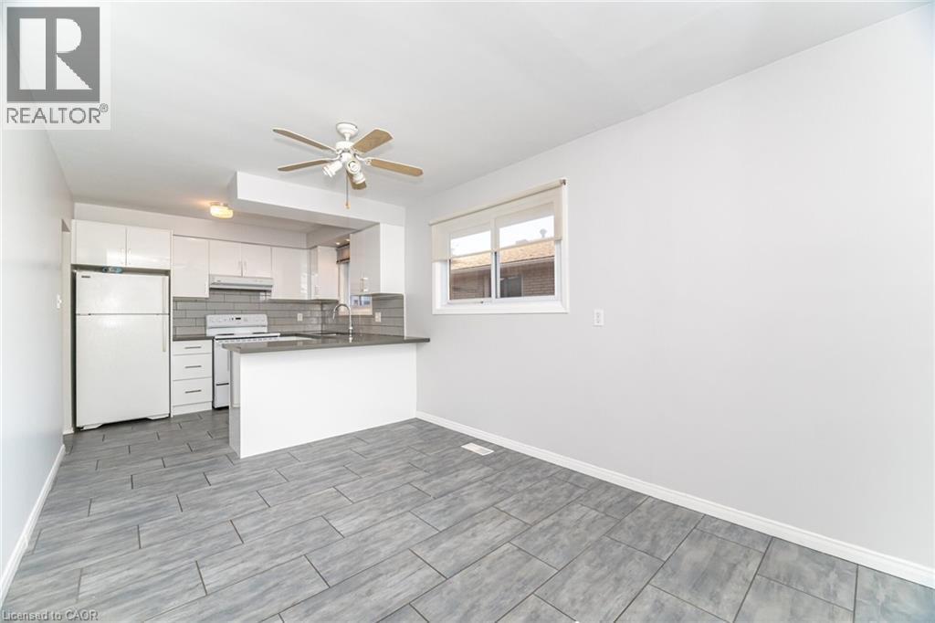 7 Maitland Avenue, Hamilton, ON - Indoor Photo Showing Kitchen
