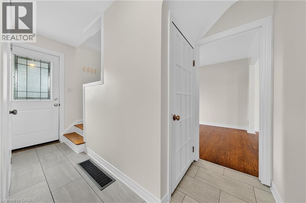 421 East 36Th Street, Hamilton, ON - Indoor Photo Showing Other Room