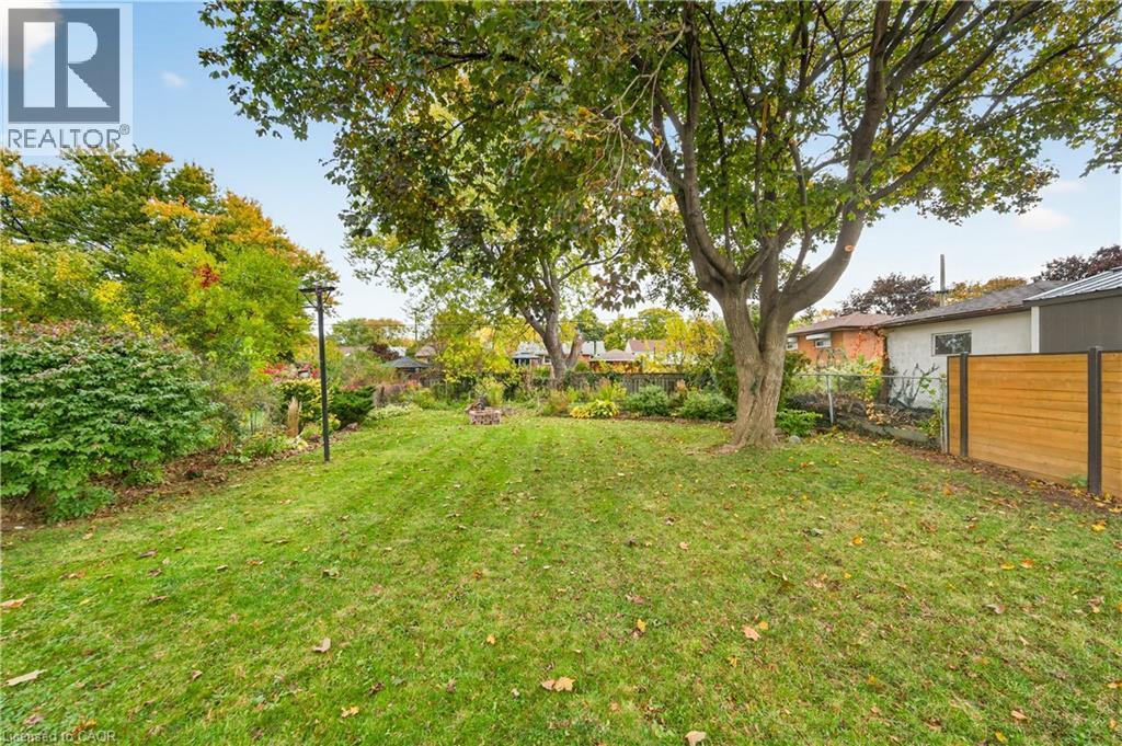 View of yard - 421 East 36Th Street, Hamilton, ON - Outdoor