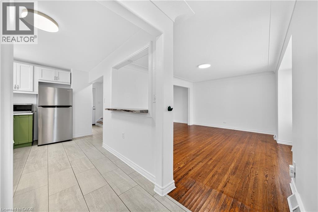 421 East 36Th Street, Hamilton, ON - Indoor