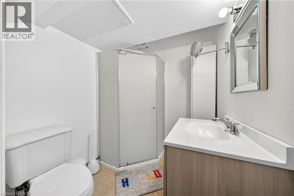 421 East 36Th Street, Hamilton, ON - Indoor Photo Showing Bathroom
