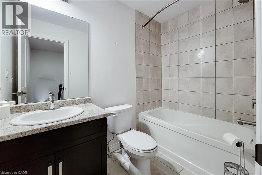30 Times Square Boulevard Unit# 228, Stoney Creek, ON - Indoor Photo Showing Bathroom