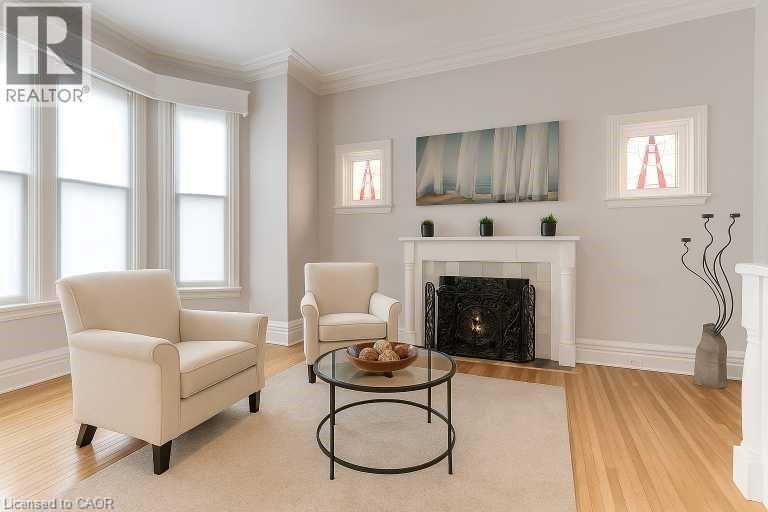 7 Homewood Avenue, Hamilton, ON - Indoor Photo Showing Living Room With Fireplace