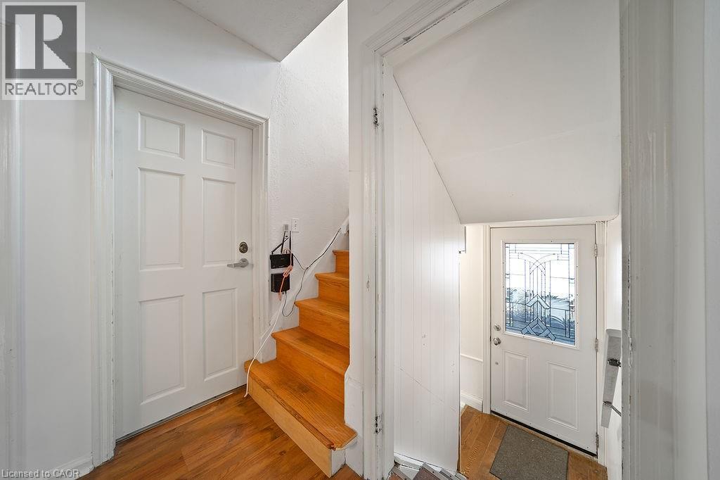 82 Whitney Avenue, Hamilton, ON - Indoor Photo Showing Other Room