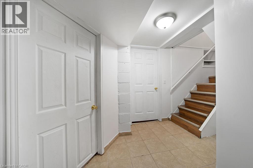 82 Whitney Avenue, Hamilton, ON - Indoor Photo Showing Other Room