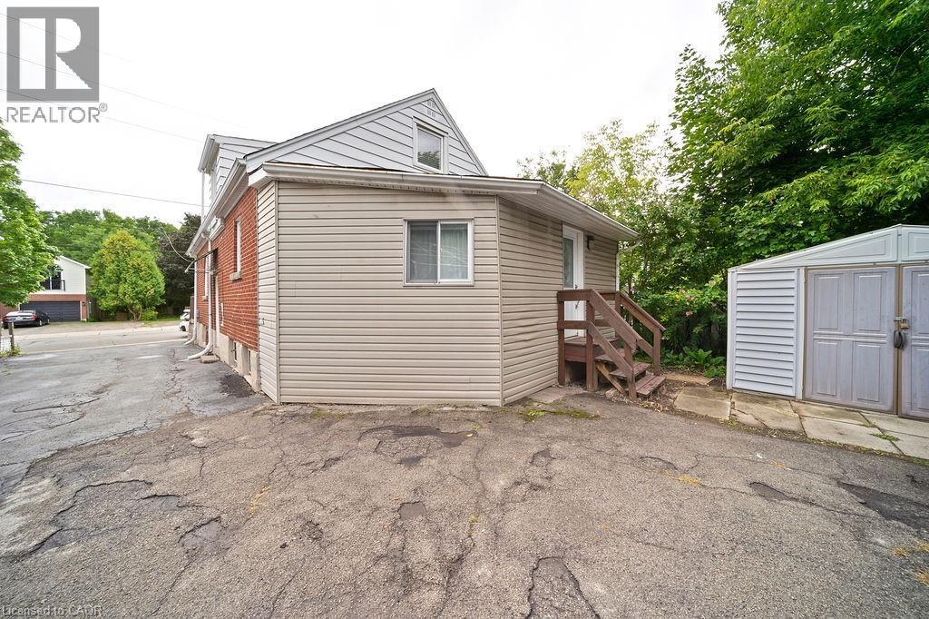 82 Whitney Avenue, Hamilton, ON - Outdoor