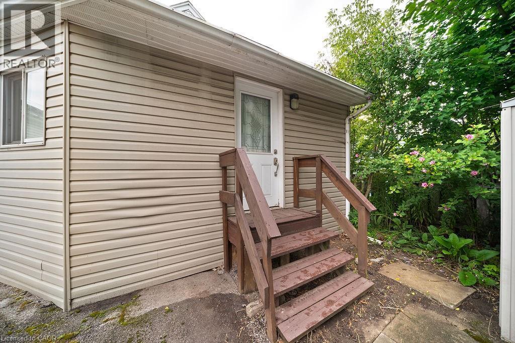 82 Whitney Avenue, Hamilton, ON - Outdoor
