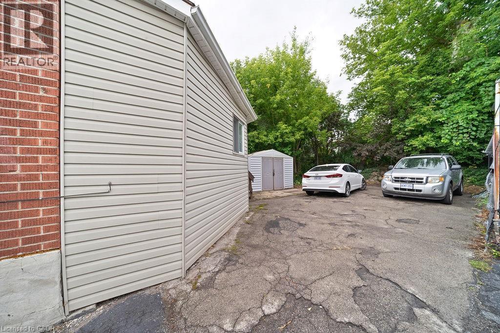 82 Whitney Avenue, Hamilton, ON - Outdoor