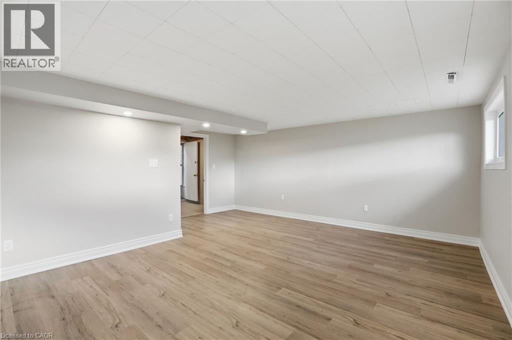 38 Coral Drive, Hamilton, ON - Indoor Photo Showing Other Room