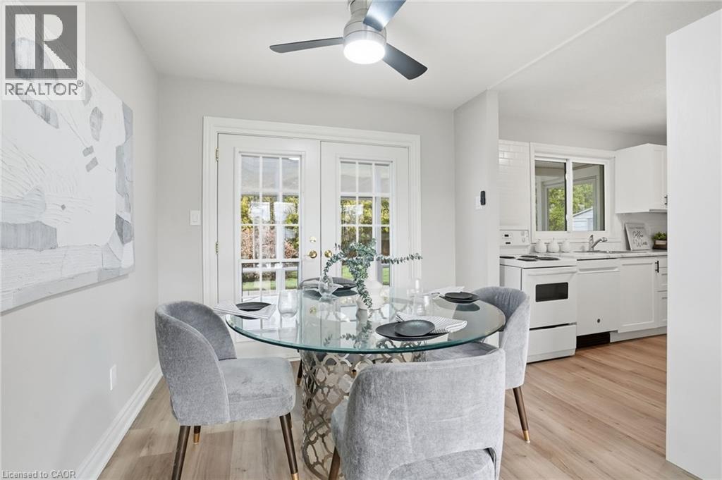 38 Coral Drive, Hamilton, ON - Indoor Photo Showing Dining Room