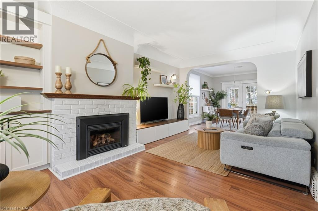 232 Mountain Park Avenue, Hamilton, ON - Indoor Photo Showing Living Room With Fireplace