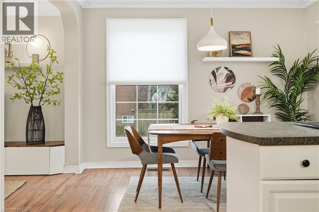 232 Mountain Park Avenue, Hamilton, ON - Indoor Photo Showing Dining Room