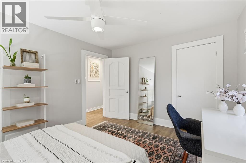 232 Mountain Park Avenue, Hamilton, ON - Indoor Photo Showing Bedroom
