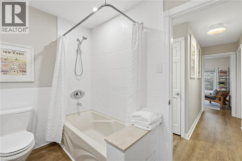 232 Mountain Park Avenue, Hamilton, ON - Indoor Photo Showing Bathroom