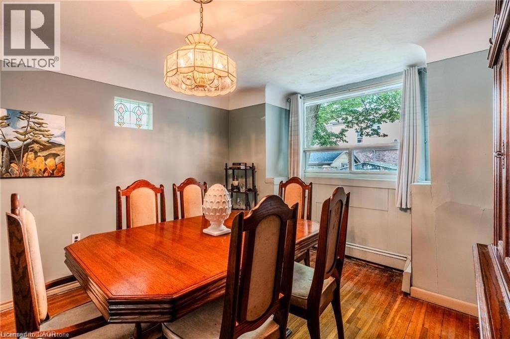 95 Paradise Road N, Hamilton, ON - Indoor Photo Showing Dining Room
