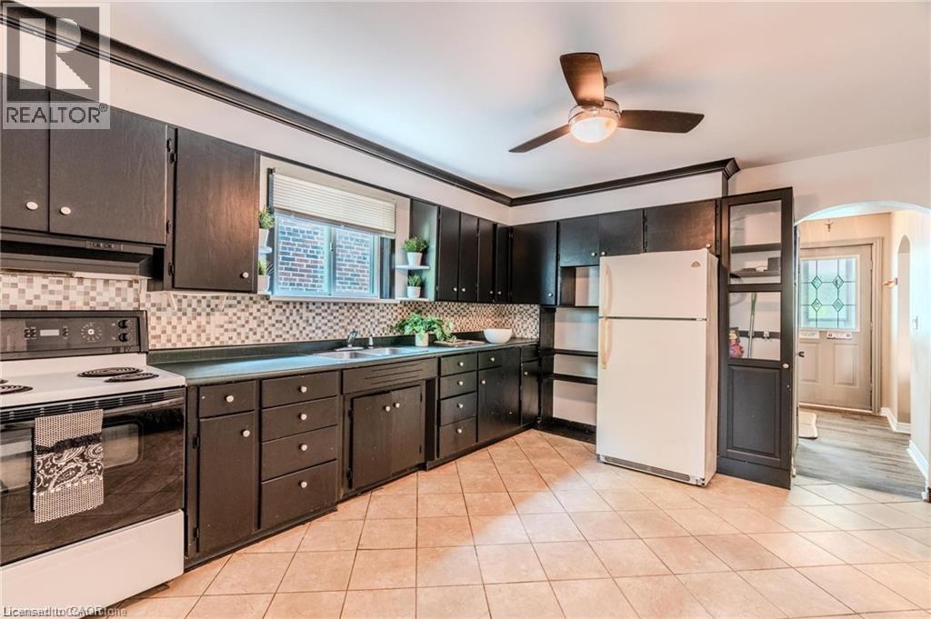 95 Paradise Road N, Hamilton, ON - Indoor Photo Showing Kitchen With Double Sink