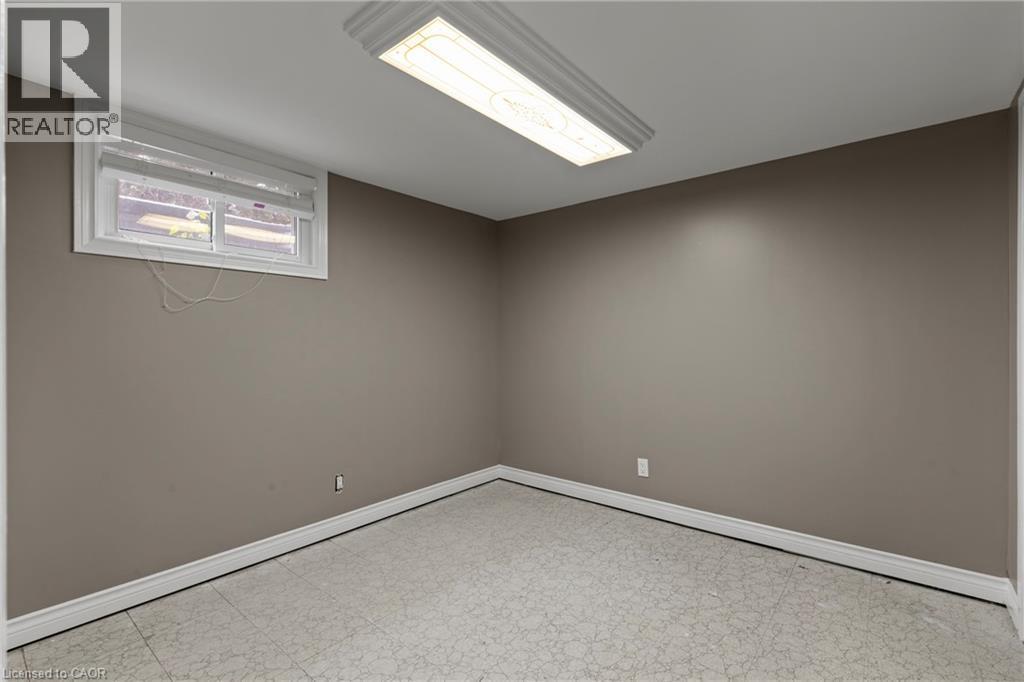 35 Chantler Road, Welland, ON - Indoor Photo Showing Other Room