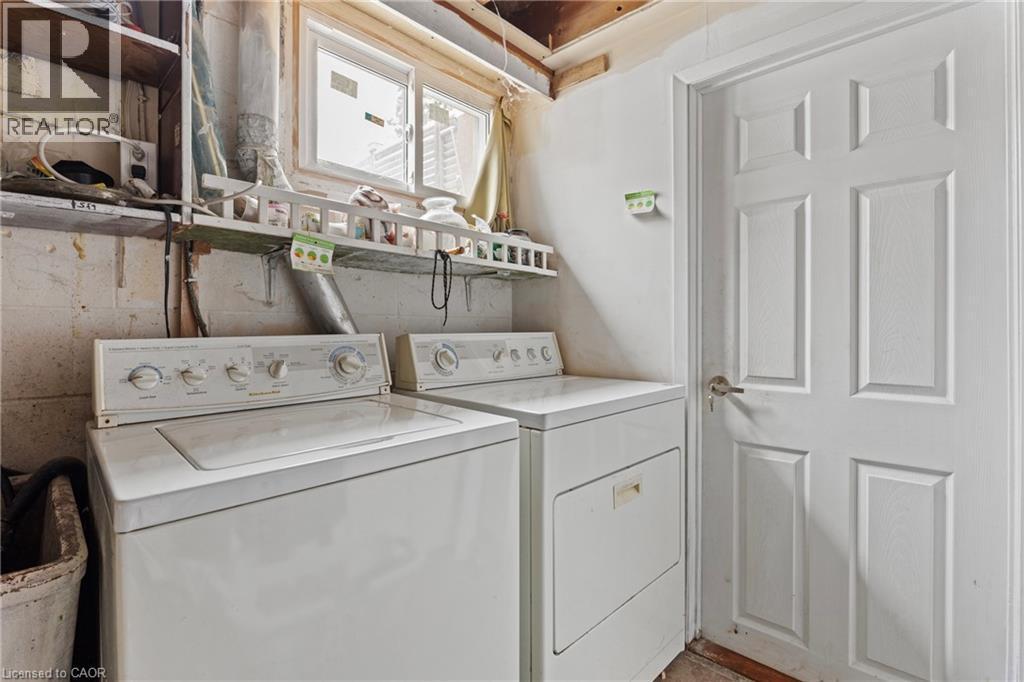 35 Chantler Road, Welland, ON - Indoor Photo Showing Laundry Room