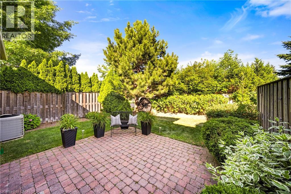 Fenced backyard with a patio area - 4165 Stonebridge Crescent, Burlington, ON - Outdoor