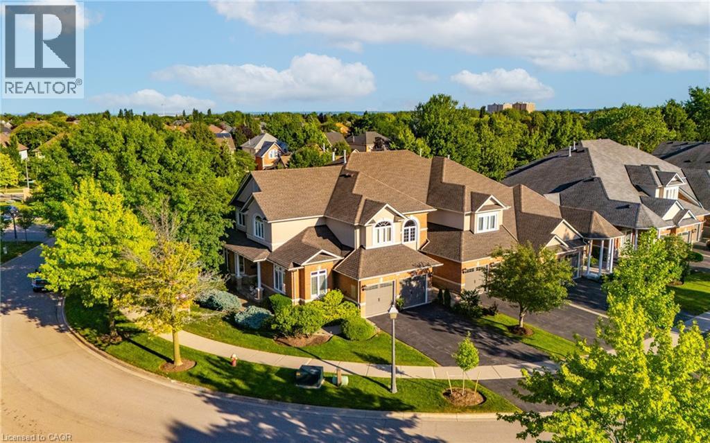 Aerial perspective of suburban area - 4165 Stonebridge Crescent, Burlington, ON - Outdoor