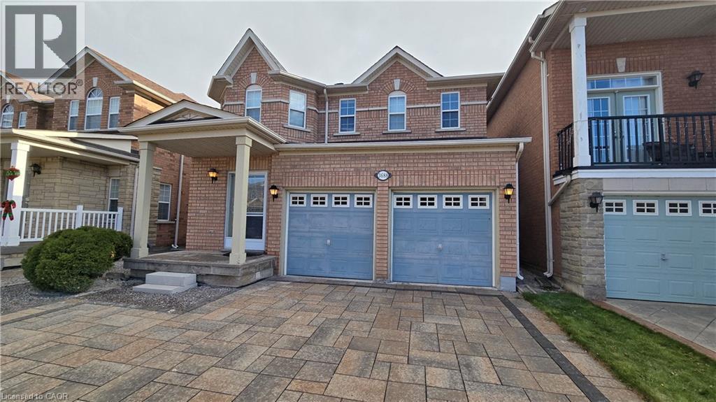 Traditional home featuring driveway and a porch - 3688 Emery Drive, Mississauga, ON - Outdoor With Facade