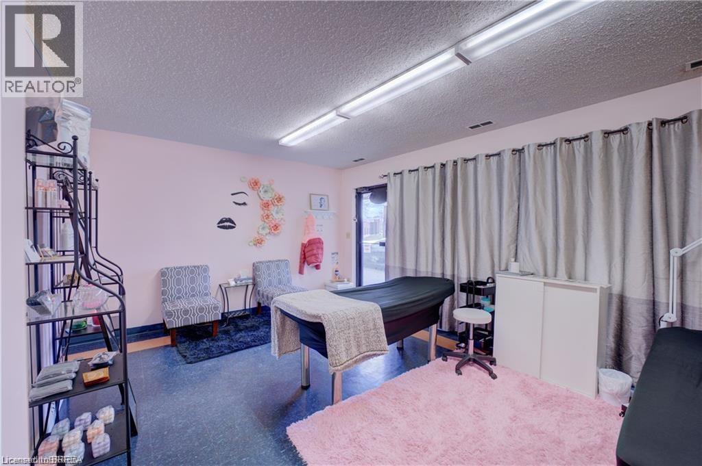 325 Fairview Drive, Brantford, ON - Indoor Photo Showing Other Room
