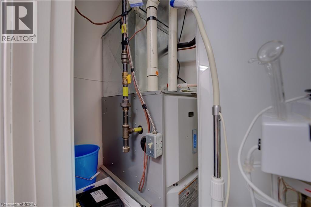 325 Fairview Drive, Brantford, ON - Indoor