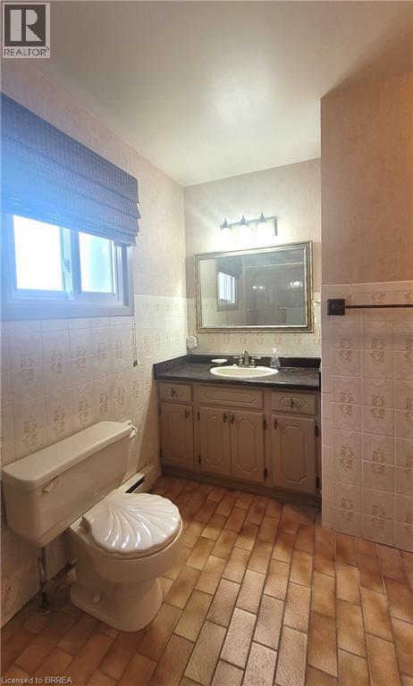 325 Fairview Drive, Brantford, ON - Indoor Photo Showing Bathroom