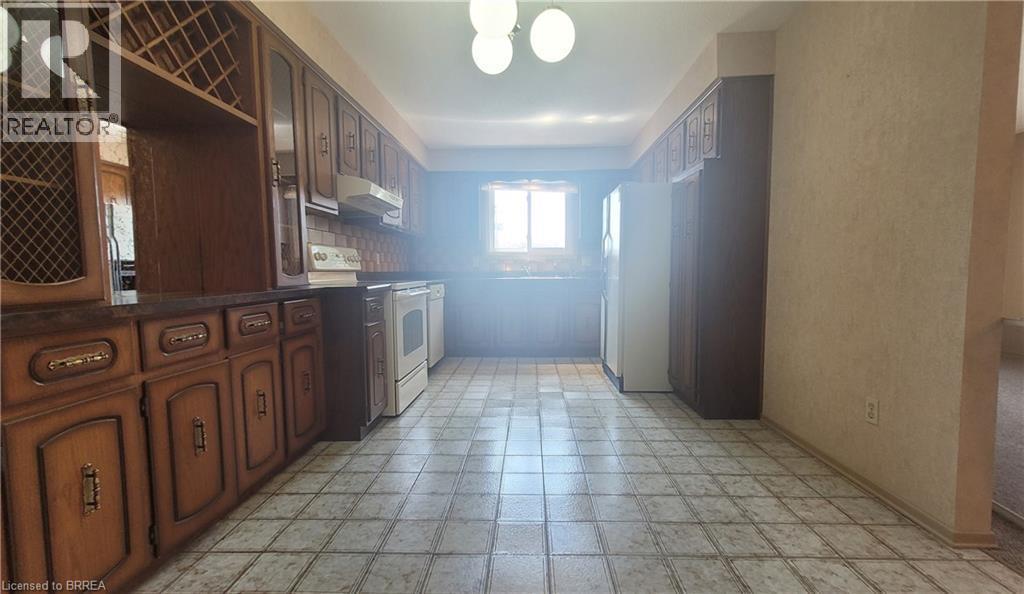 325 Fairview Drive, Brantford, ON - Indoor