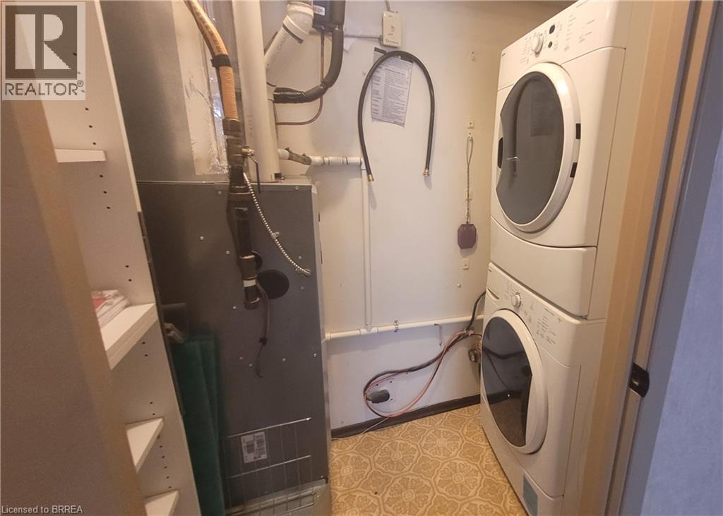 325 Fairview Drive, Brantford, ON - Indoor Photo Showing Laundry Room