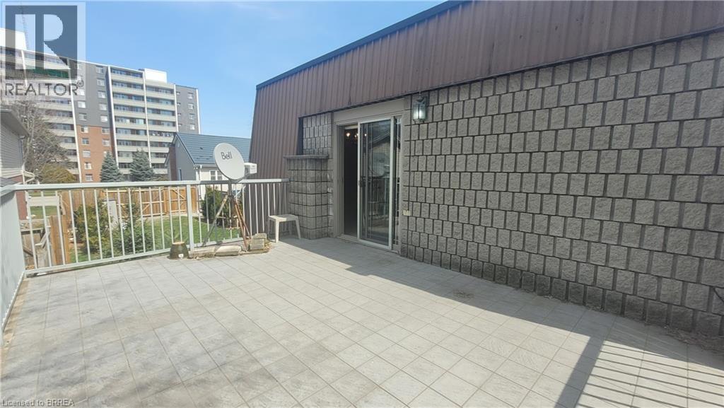 325 Fairview Drive, Brantford, ON - Outdoor