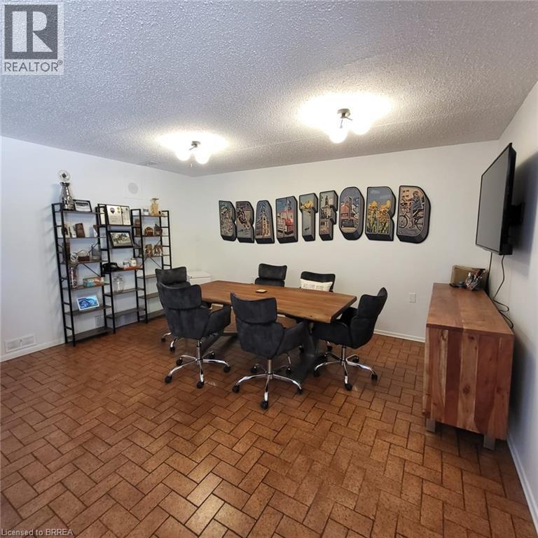 325 Fairview Drive, Brantford, ON - Indoor