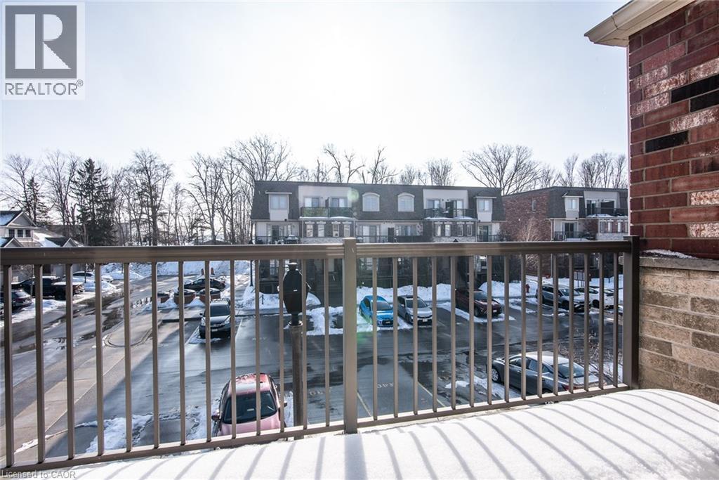 234 Rachel Crescent Unit# E, Kitchener, ON - Outdoor